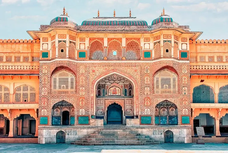 Hiring a Private Tour Guide in Jaipur